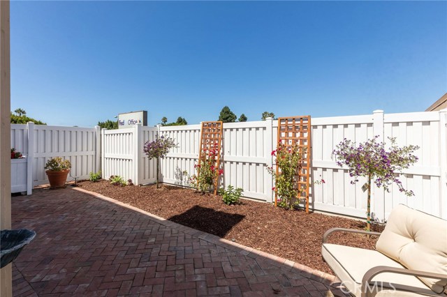 Plenty of room for raised planter beds for all your gardening fantasies. An herb garden, roses, jasmine, palm trees...let your imagination go wild!