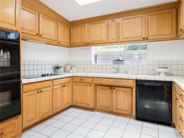 562 31st Street, Manhattan Beach, California 90266, 4 Bedrooms Bedrooms, ,3 BathroomsBathrooms,Residential,Sold,31st,SB21032362