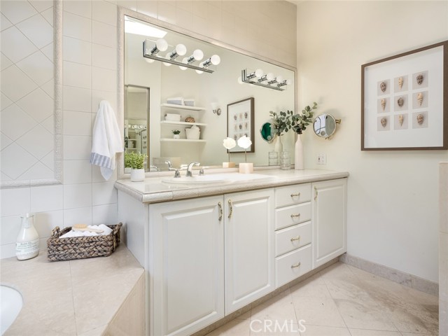 562 31st Street, Manhattan Beach, California 90266, 4 Bedrooms Bedrooms, ,3 BathroomsBathrooms,Residential,Sold,31st,SB21032362