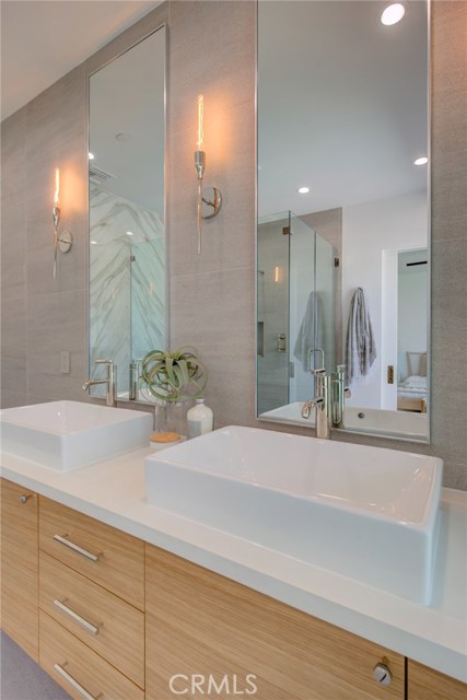 124 39th Street, Manhattan Beach, California 90266, 3 Bedrooms Bedrooms, ,2 BathroomsBathrooms,Residential,Sold,39th,SB20089804