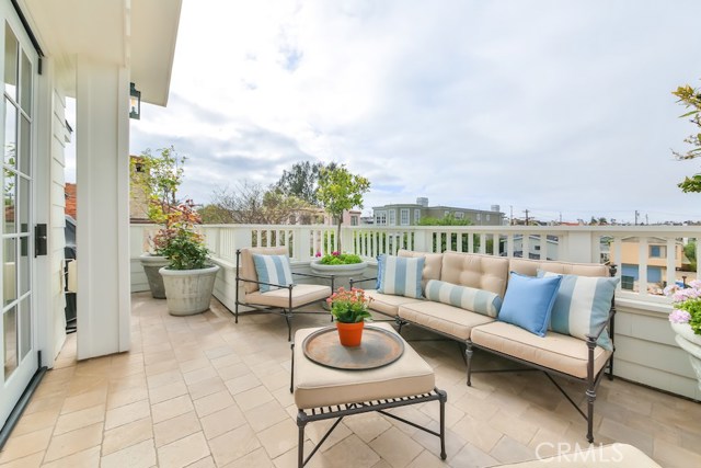 424 2nd Street, Manhattan Beach, California 90266, 4 Bedrooms Bedrooms, ,4 BathroomsBathrooms,Residential,Sold,2nd,SB18105289