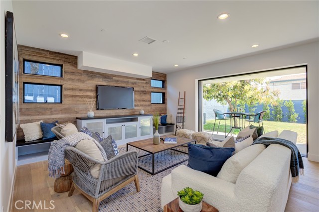 1130 21st Street, Manhattan Beach, California 90266, 5 Bedrooms Bedrooms, ,4 BathroomsBathrooms,Residential,Sold,21st,SB21098347