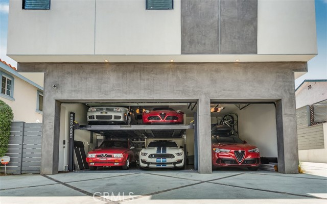 Car enthusiasts dream garage....3 side by side spots and 2 car hydraulic lift