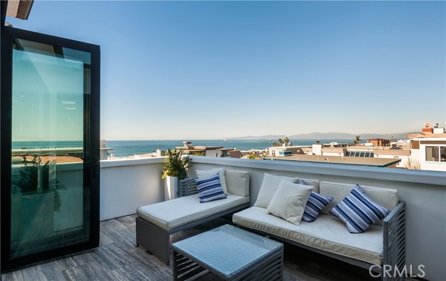 2215 Bayview Drive, Manhattan Beach, California 90266, 4 Bedrooms Bedrooms, ,3 BathroomsBathrooms,Residential,Sold,Bayview,SB20132281