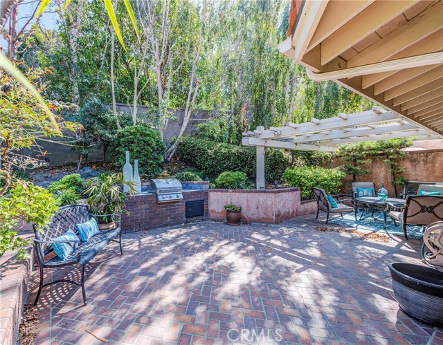 Large Gated Patio  with Bar-b-que