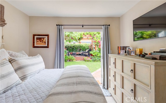 1236 3rd Street, Hermosa Beach, California 90254, 2 Bedrooms Bedrooms, ,Residential,Sold,3rd,SB19113677