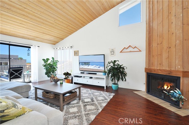 121 Prospect Avenue, Redondo Beach, California 90277, 2 Bedrooms Bedrooms, ,2 BathroomsBathrooms,Residential,Sold,Prospect,SB18229456