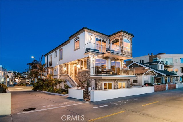 22 The Strand, Hermosa Beach, California 90254, 4 Bedrooms Bedrooms, ,3 BathroomsBathrooms,Residential,Sold,The Strand,SB19082527