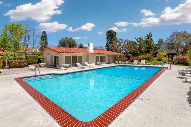 25 Via Granada, Rolling Hills Estates, California 90274, 3 Bedrooms Bedrooms, ,2 BathroomsBathrooms,Residential,Sold,Via Granada,TR21114102