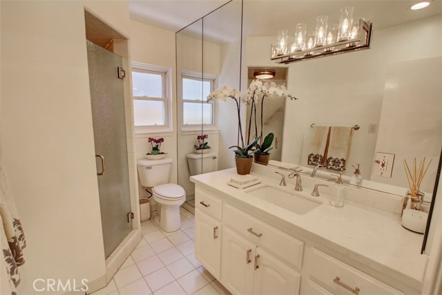 Gorgeous master bathroom with Quartz counter