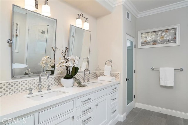 Master bath dual sinks