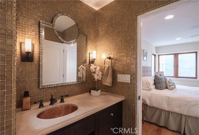 225 1st Street, Manhattan Beach, California 90266, 3 Bedrooms Bedrooms, ,Residential,Sold,1st,SB20187308