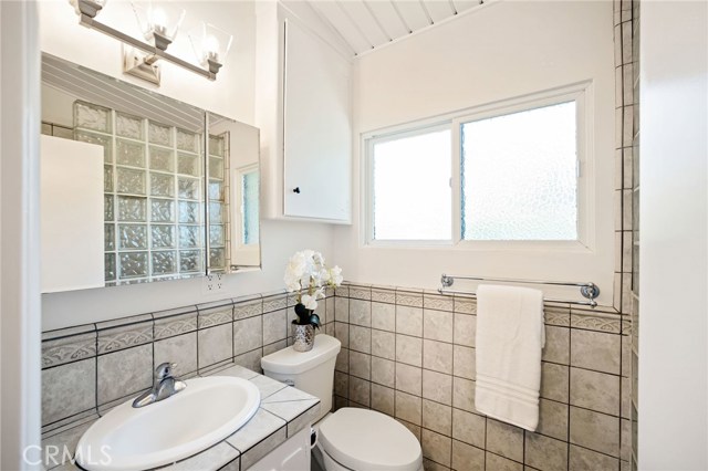 1421 17th Street, Manhattan Beach, California 90266, 3 Bedrooms Bedrooms, ,1 BathroomBathrooms,Residential,Sold,17th,SB20170029