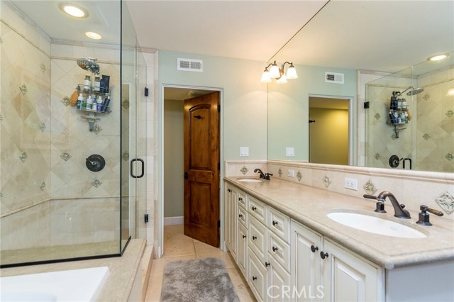 1130 Laurel Ave, Manhattan Beach, California 90266, 3 Bedrooms Bedrooms, ,2 BathroomsBathrooms,Residential,Sold,Laurel Ave,SB18020223