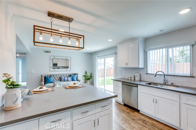 719 Prospect Avenue, Redondo Beach, California 90277, 4 Bedrooms Bedrooms, ,1 BathroomBathrooms,Residential,Sold,Prospect,SB19099865