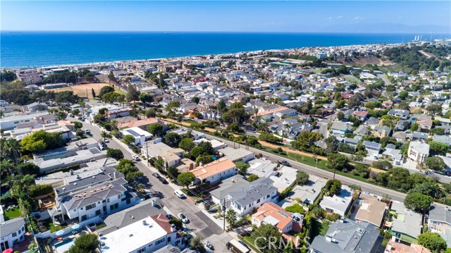 665 19th Street, Manhattan Beach, California 90266, 5 Bedrooms Bedrooms, ,7 BathroomsBathrooms,Residential,Sold,19th,SB18216008