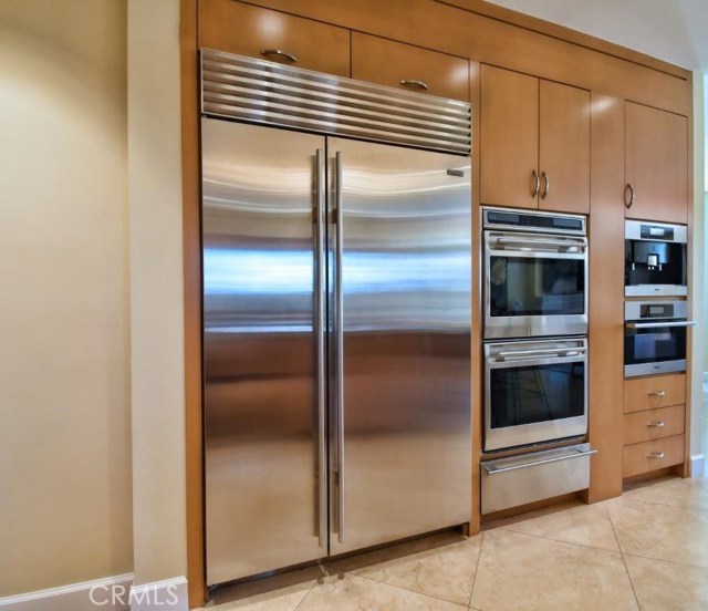 Kitchen Appliances Side