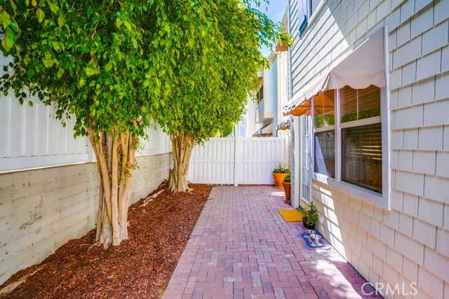 1800 Pacific Coast Highway, Redondo Beach, California 90277, 4 Bedrooms Bedrooms, ,2 BathroomsBathrooms,Residential,Sold,Pacific Coast Highway,SB21134588