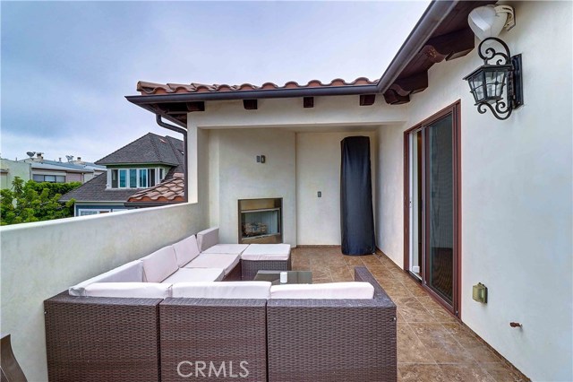 121 Guadalupe Avenue, Redondo Beach, California 90277, 4 Bedrooms Bedrooms, ,3 BathroomsBathrooms,Residential,Sold,Guadalupe,PV19189525