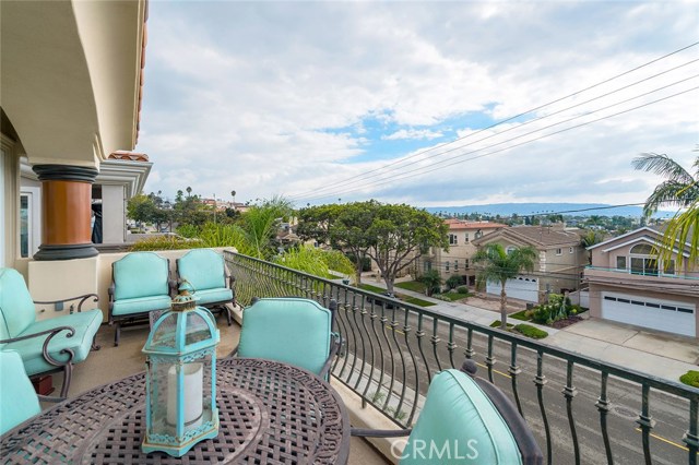 824 Lucia Avenue, Redondo Beach, California 90277, 4 Bedrooms Bedrooms, ,2 BathroomsBathrooms,Residential,Sold,Lucia,SB17243424