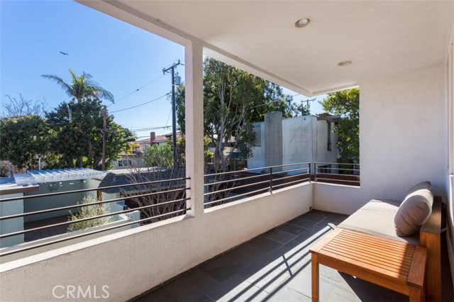 2404 Laurel Avenue, Manhattan Beach, California 90266, 5 Bedrooms Bedrooms, ,4 BathroomsBathrooms,Residential,Sold,Laurel,SB18037787