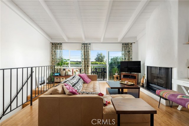 834 Lucia Avenue, Redondo Beach, California 90277, 2 Bedrooms Bedrooms, ,2 BathroomsBathrooms,Residential,Sold,Lucia,SB20066365