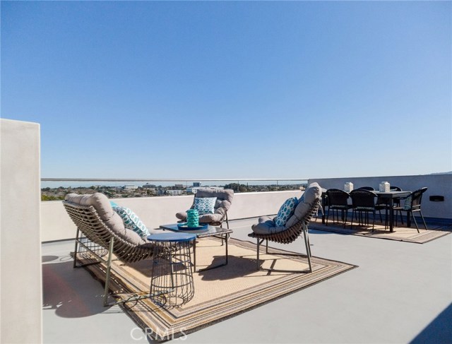 Rooftop deck with panoramic city/mountain view - gas/water/electricity available