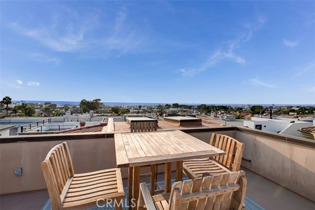 711 1st Place, Hermosa Beach, California 90254, 4 Bedrooms Bedrooms, ,3 BathroomsBathrooms,Residential,Sold,1st,SB20215238