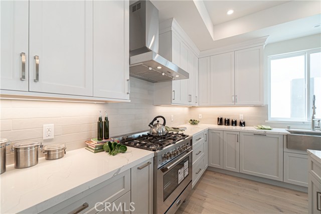 Kitchen 5 burner Verona SS Gas Stove and Electric Oven.