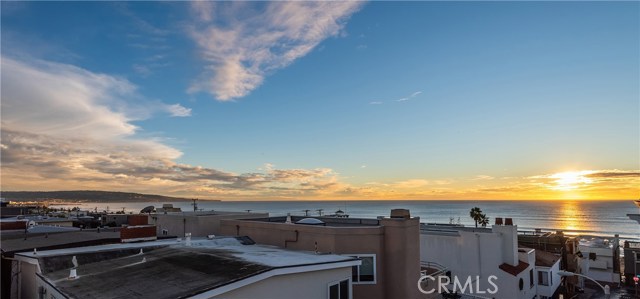 212 16th Street, Manhattan Beach, California 90266, 4 Bedrooms Bedrooms, ,1 BathroomBathrooms,Residential,Sold,16th,SB20214032