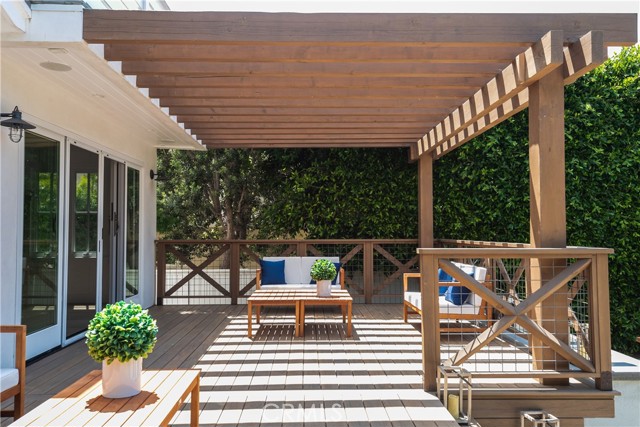 933 9th Street, Manhattan Beach, California 90266, 4 Bedrooms Bedrooms, ,2 BathroomsBathrooms,Residential,Sold,9th,SB21112500