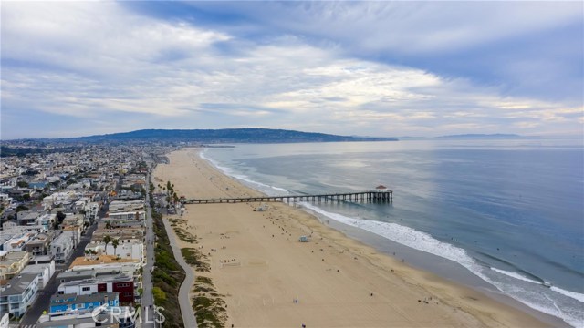 Wide sandy beaches with bike path