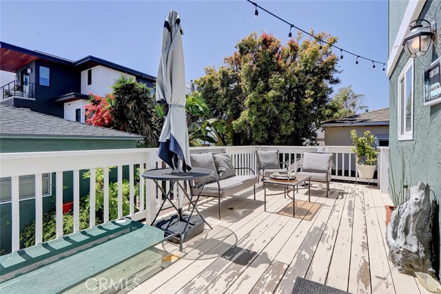 978 5th Street, Hermosa Beach, California 90254, 4 Bedrooms Bedrooms, ,2 BathroomsBathrooms,Residential,Sold,5th,SB21080244