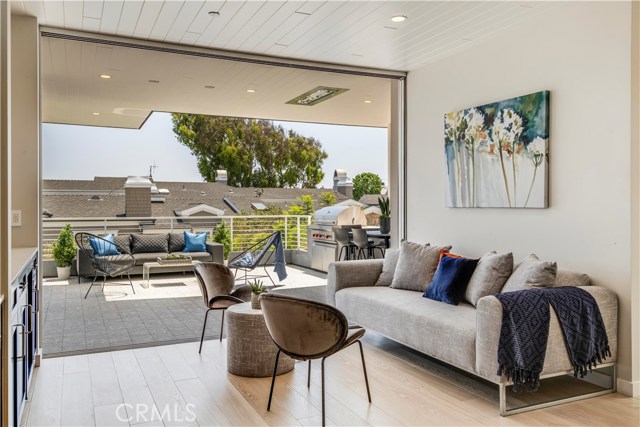 409 3rd Street, Manhattan Beach, California 90266, 5 Bedrooms Bedrooms, ,2 BathroomsBathrooms,Residential,Sold,3rd,SB19219164