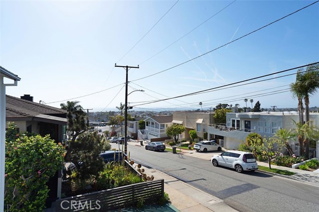 930 9th Street, Hermosa Beach, California 90254, 3 Bedrooms Bedrooms, ,2 BathroomsBathrooms,Residential,Sold,9th,PV21076150