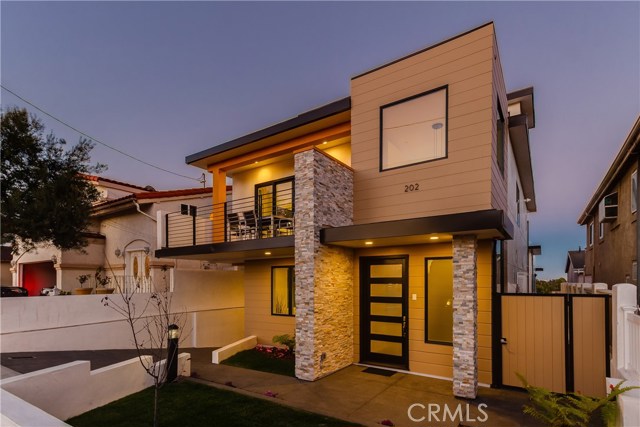 202 Prospect Avenue, Redondo Beach, California 90277, 4 Bedrooms Bedrooms, ,3 BathroomsBathrooms,Residential,Sold,Prospect,SB18024116