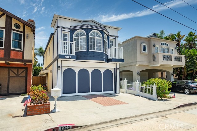 1022 4th Street, Hermosa Beach, California 90254, 3 Bedrooms Bedrooms, ,2 BathroomsBathrooms,Residential,Sold,4th,PV21143463