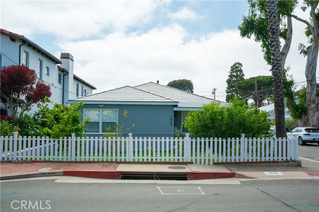 1829 Oak Avenue, Manhattan Beach, California 90266, 3 Bedrooms Bedrooms, ,2 BathroomsBathrooms,Residential,Sold,Oak,SB21146296