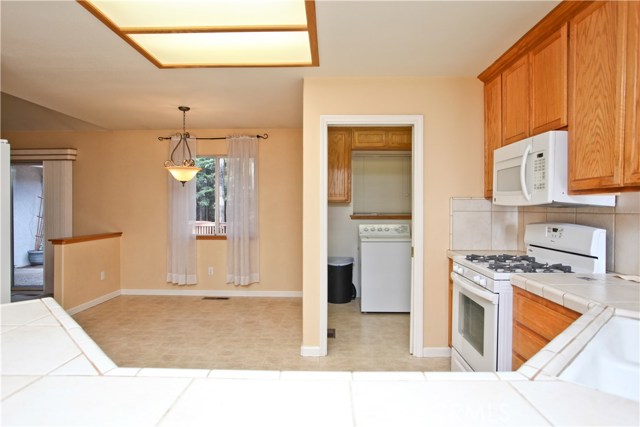 Great open kitchen with breakfast nook