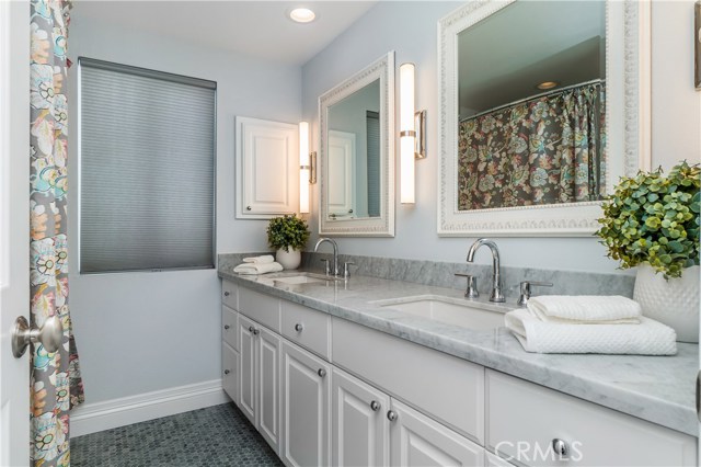 3304 Poinsettia Avenue, Manhattan Beach, California 90266, 5 Bedrooms Bedrooms, ,2 BathroomsBathrooms,Residential,Sold,Poinsettia,SB20035052