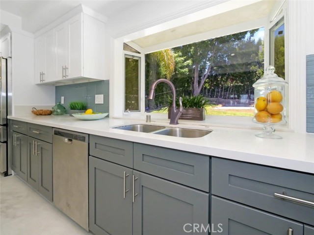 Gourmet Kitchen with Quartz Countertops