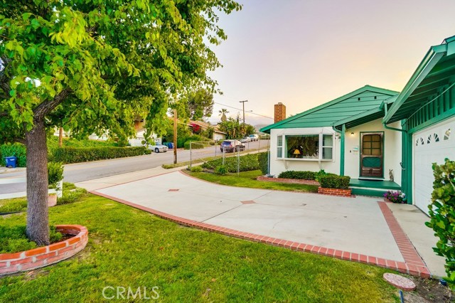 Front view of this home in desirable neighborhood.