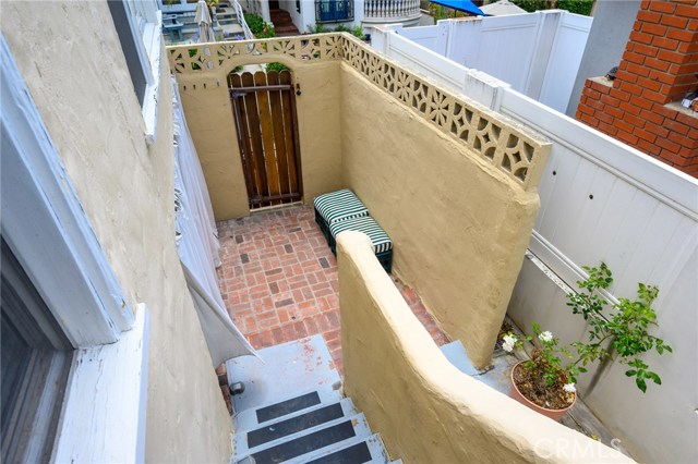 3201 Alma Avenue, Manhattan Beach, California 90266, 2 Bedrooms Bedrooms, ,2 BathroomsBathrooms,Residential,Sold,Alma,SB19163986