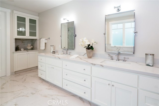 1457 18th Street, Manhattan Beach, California 90266, 5 Bedrooms Bedrooms, ,2 BathroomsBathrooms,Residential,Sold,18th,SB17091633