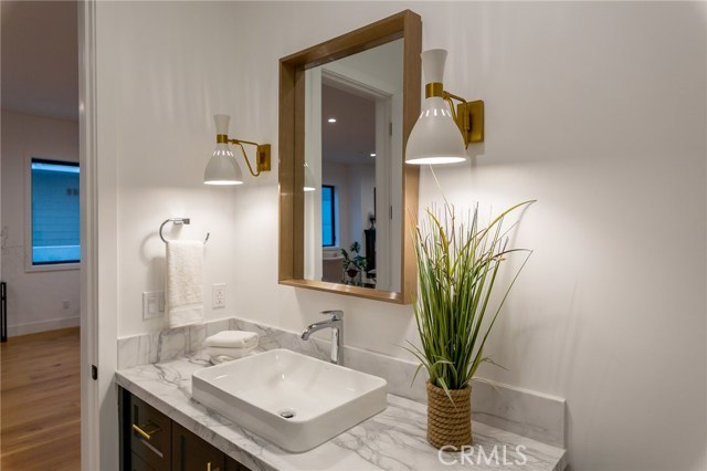 2400 John Street, Manhattan Beach, California 90266, 5 Bedrooms Bedrooms, ,2 BathroomsBathrooms,Residential,Sold,John,SB19208383