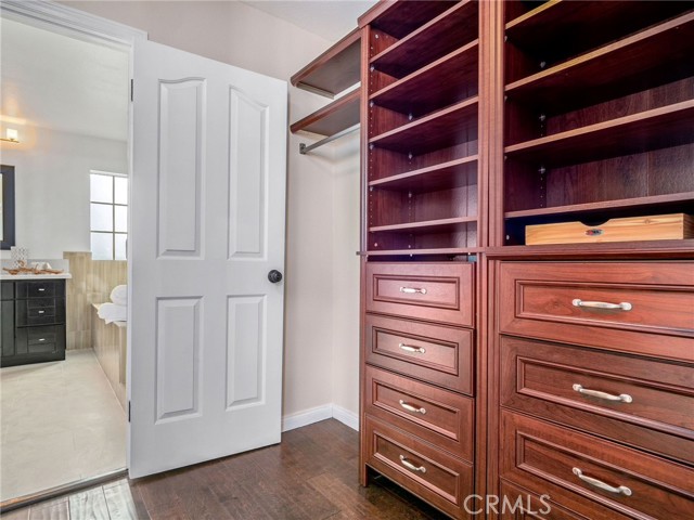 Primary bedroom/bath walk-in closet