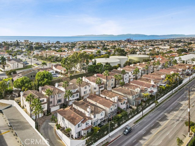 Close to everything and just about a mile to the beach and Redondo Beach Pier for Waterfront Dining When Available as Well as the Fourth of July Fireworks Tradition! Close to everything and just about a mile to the beach and Redondo Beach Pier for Waterfront Dining When Available as Well as the Fourth of July Fireworks Tradition!