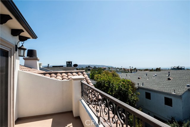 219 Juanita Avenue, Redondo Beach, California 90277, 4 Bedrooms Bedrooms, ,4 BathroomsBathrooms,Residential,Sold,Juanita,SB19181884