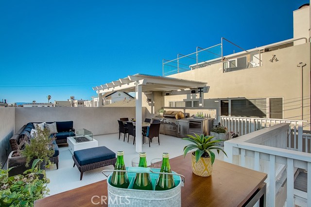 132 35th Place, Hermosa Beach, California 90254, 2 Bedrooms Bedrooms, ,2 BathroomsBathrooms,Residential,Sold,35th,SB19057826