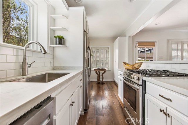 329 4th Street, Manhattan Beach, California 90266, 3 Bedrooms Bedrooms, ,2 BathroomsBathrooms,Residential,Sold,4th,SB20090773